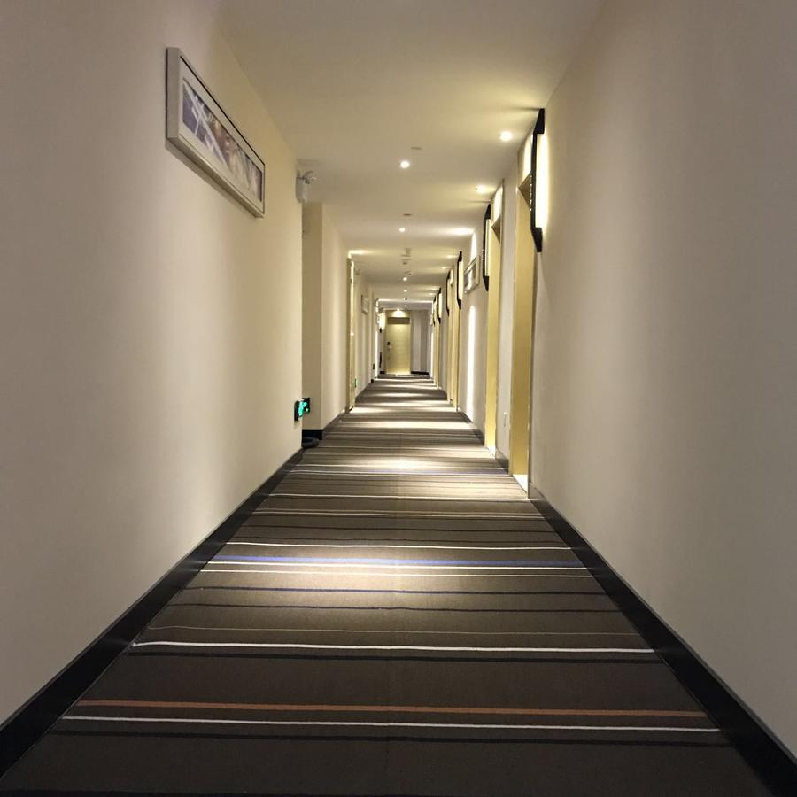 See U Select Hotel Wuhan Eksteriør billede